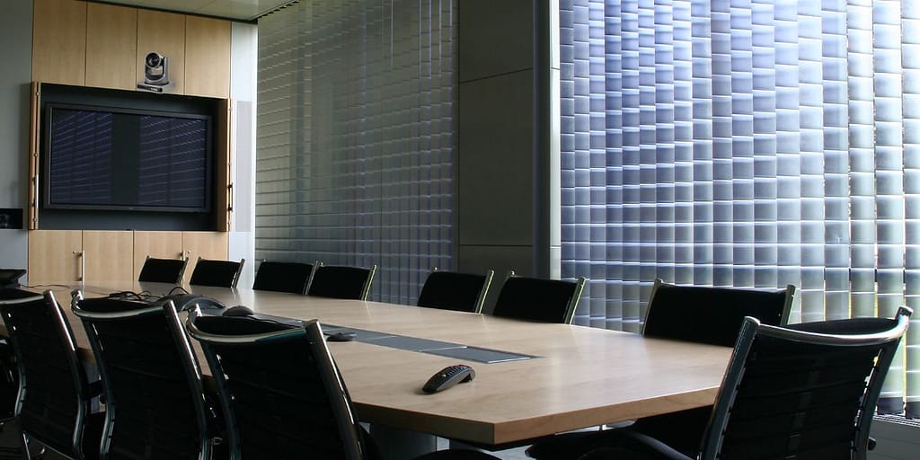 2025 軟體視訊會議設備規劃指南 (Teams, Meet, Webex) 2 會議室視訊設備選購重點